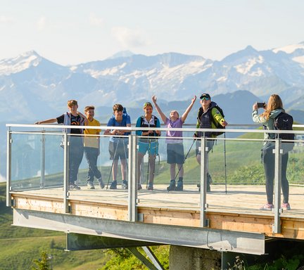 Familie auf der Aussichtsplattform am Fulseck