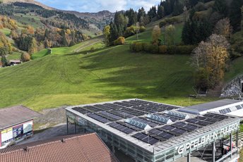 Photovoltaikanlage am Dach der Talstation der Gipfelbahn Fulseck