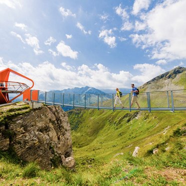 Pärchen auf der Hängebrücke am Stubnerkogel in Bad Gastein