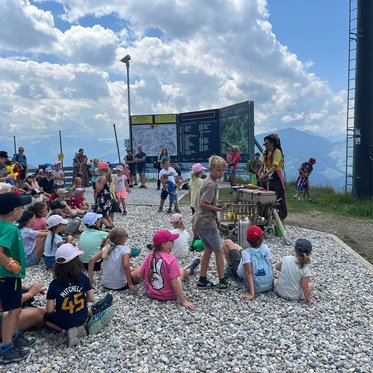 Kinder bei der Clownshow am Fulseck