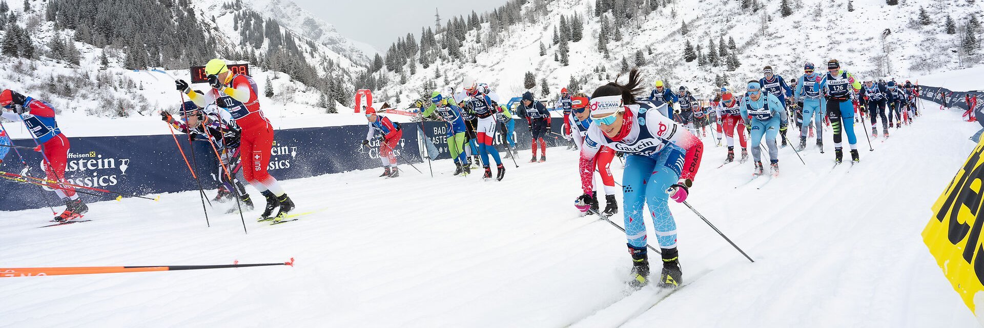 Die Läuferinnen beim Start des Langlauf-Events Gastein Classics in Sportgastein.