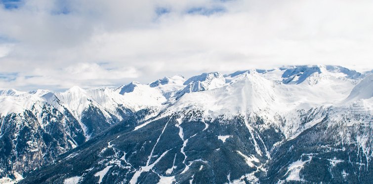 Bergpanorama von Gastein im Winter