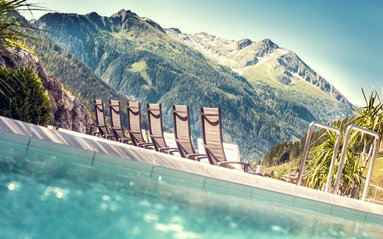 Felsentherme außen Herbst