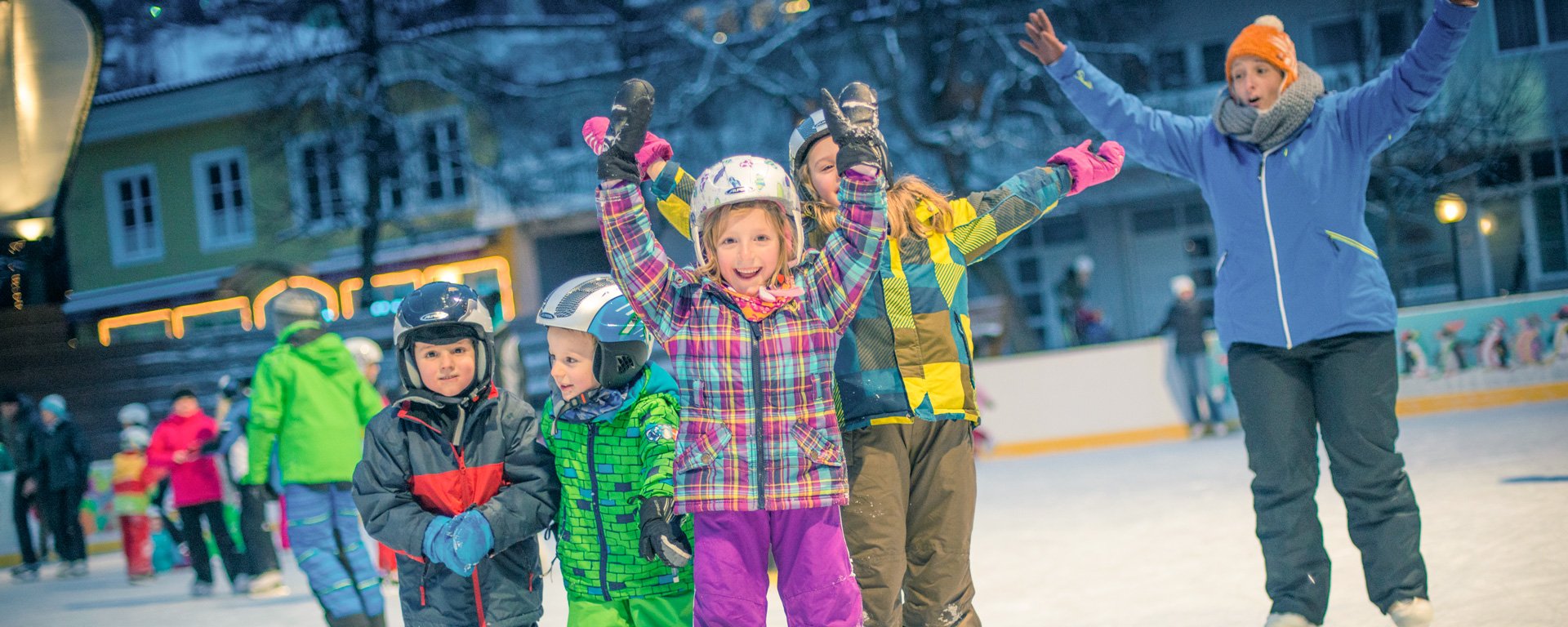 Kinder beim Eislaufen in Bad Hofgastein