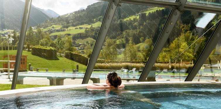Panoramablick auf die Berge Alpentherme Gastein