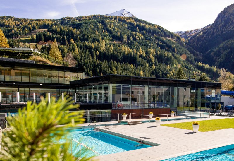 Herbst Berge &amp; Therme Felsentherme