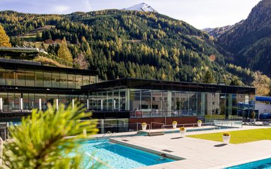 Herbst Berge &amp; Therme Felsentherme