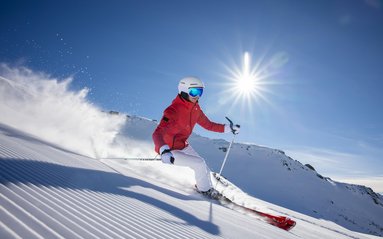 Ski &amp; Thermen Auszeit Skifahrer