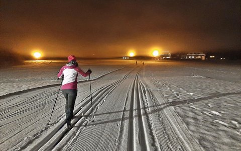 Flutlichtlanglauf-Langlaufoipe-Sportplatz-Unterber.jpg