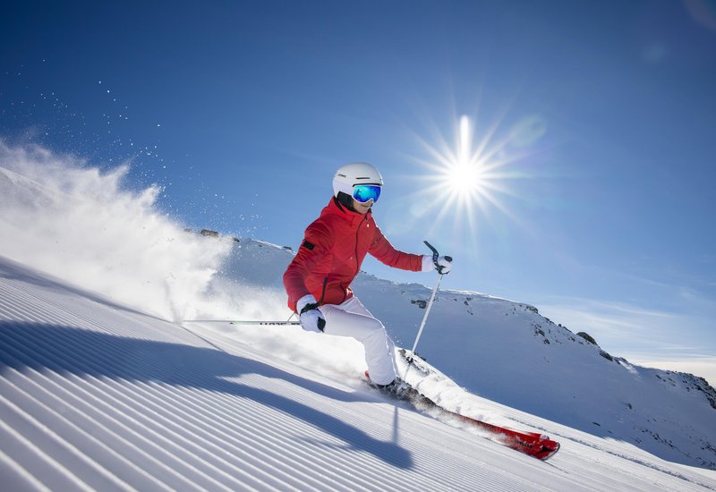 Ski &amp; Thermen Auszeit Skifahrer