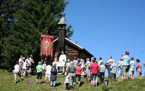 Wallfahrt-zur-Drei-Waller-Kapelle.jpg