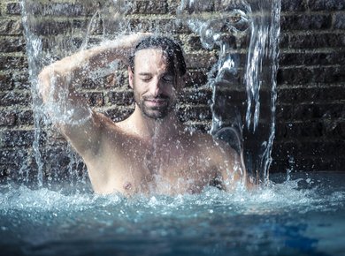 Wellness in Gastein Wasserfall Felsentherme (c) Ga